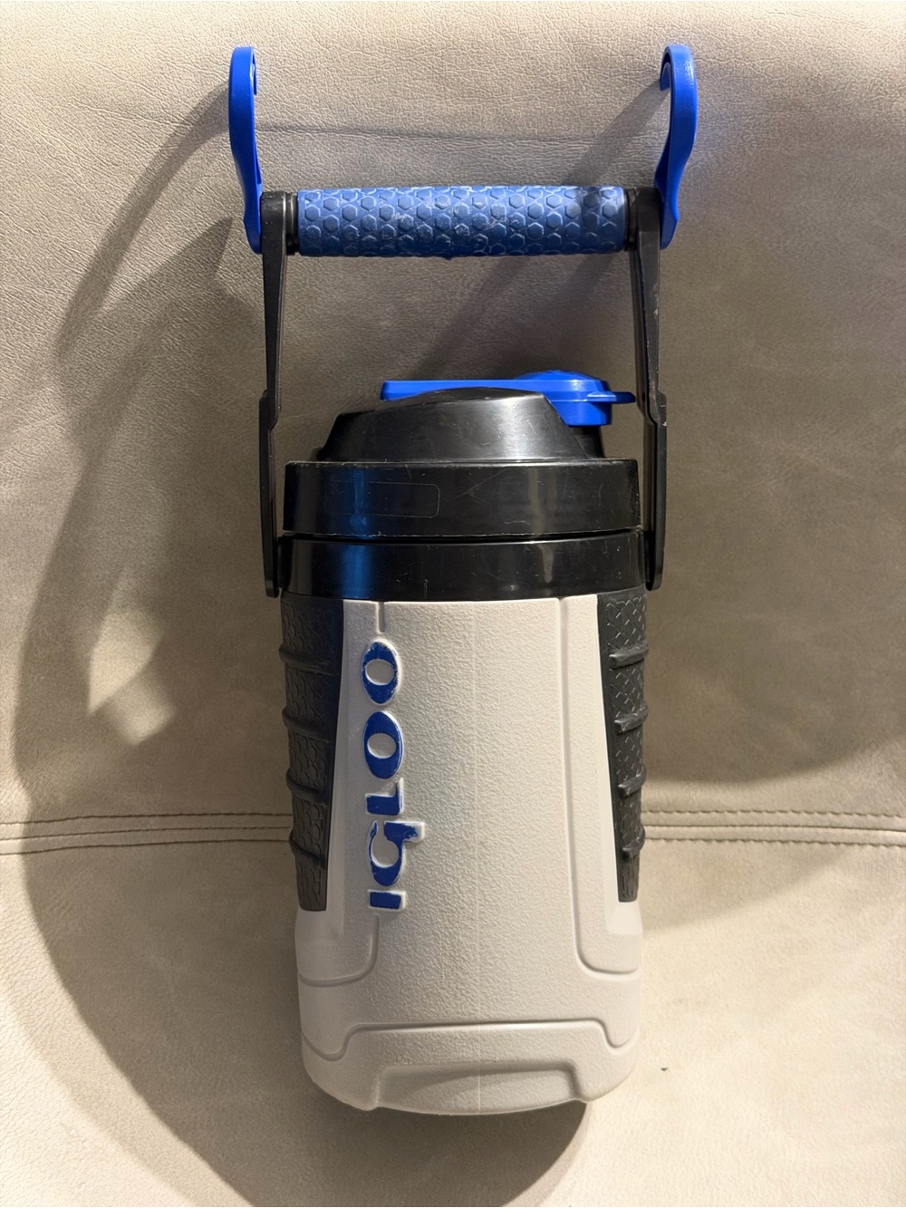 Igloo Blue and Grey Insulated Chug Jug with Handle - 1 Quart